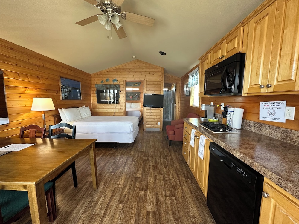 Westport Marina Cottages - photo 2