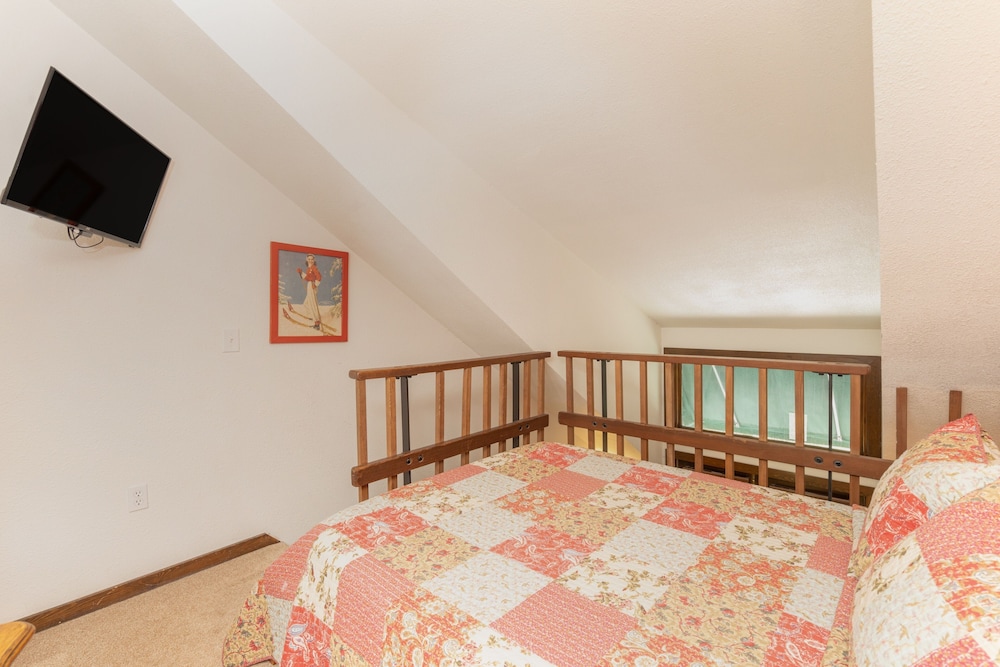 Manitou Lodge 9 Hotel Room by Alpine Lodging Telluride - photo 3