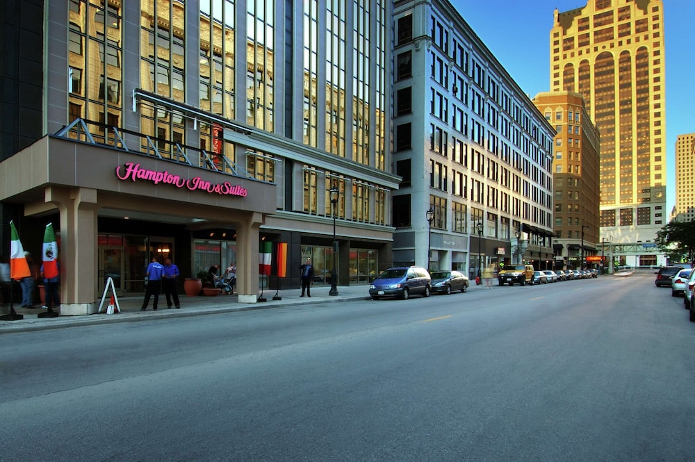 Hampton Inn & Suites Milwaukee Downtown - photo 44