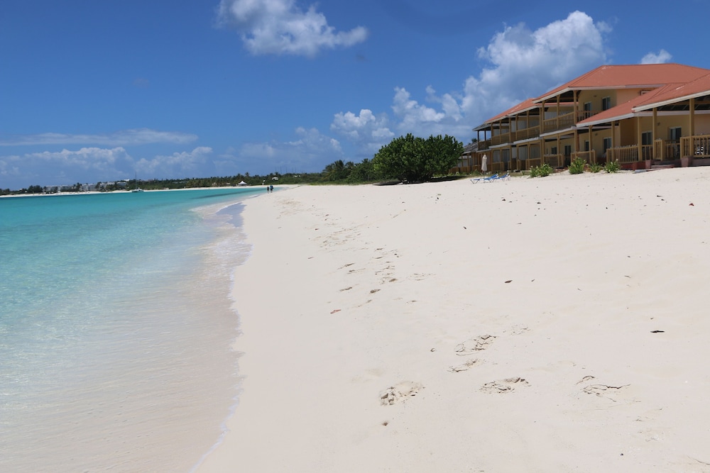 Rendezvous Bay Hotel — Blowing Point Village — photo 2