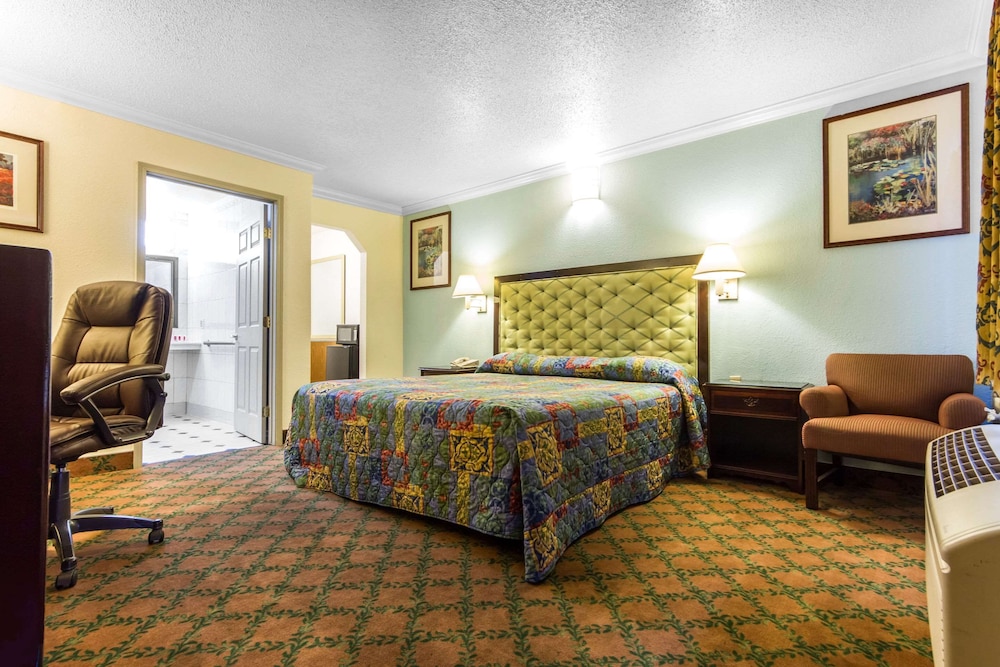 Econo Lodge Fairfield - photo 5