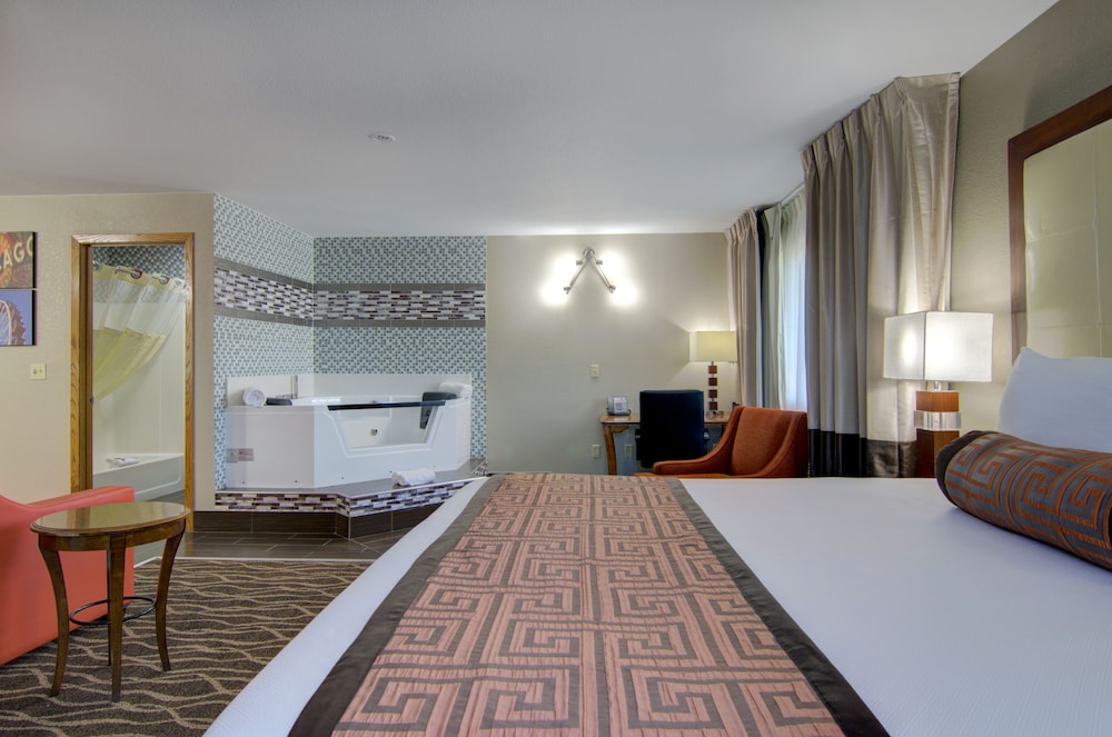 Westbridge Inn & Suites - photo 8