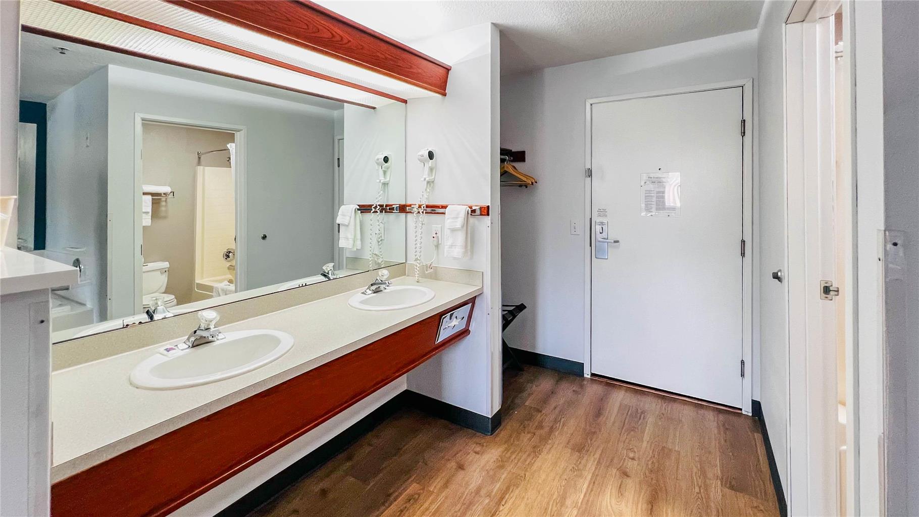 Studio 6 Suites Portland OR I 5 OHSU - photo 43