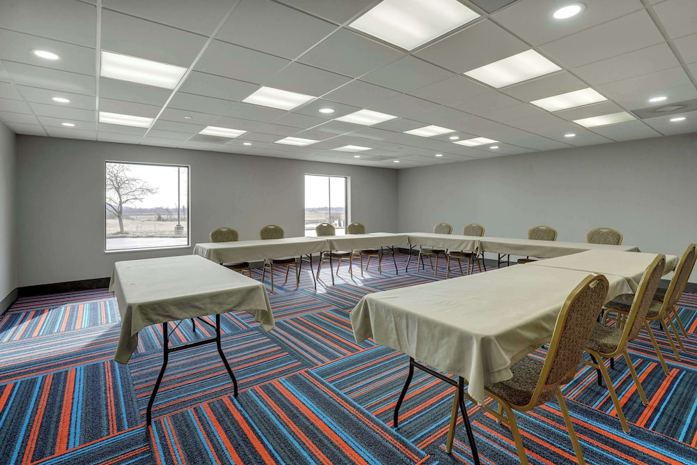 Hampton Inn & Suites St. Louis Edwardsville - photo 65
