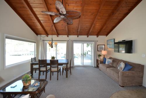718CR 718 Crescent — Avalon — photo 5