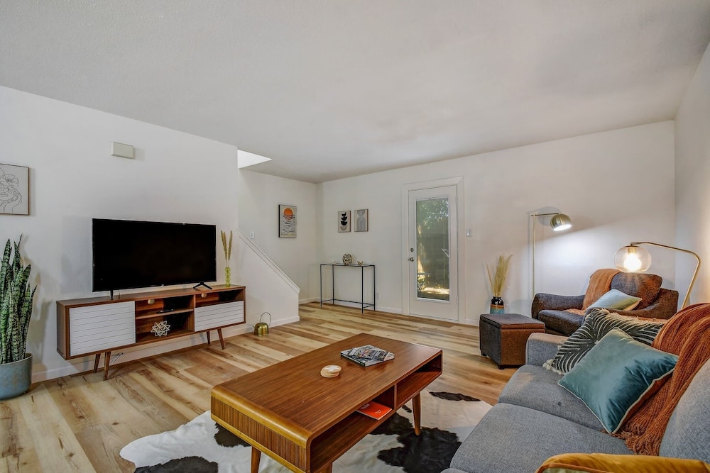 Ideal Midterm Getaway with Cozy Comfort in San Antonio, United States