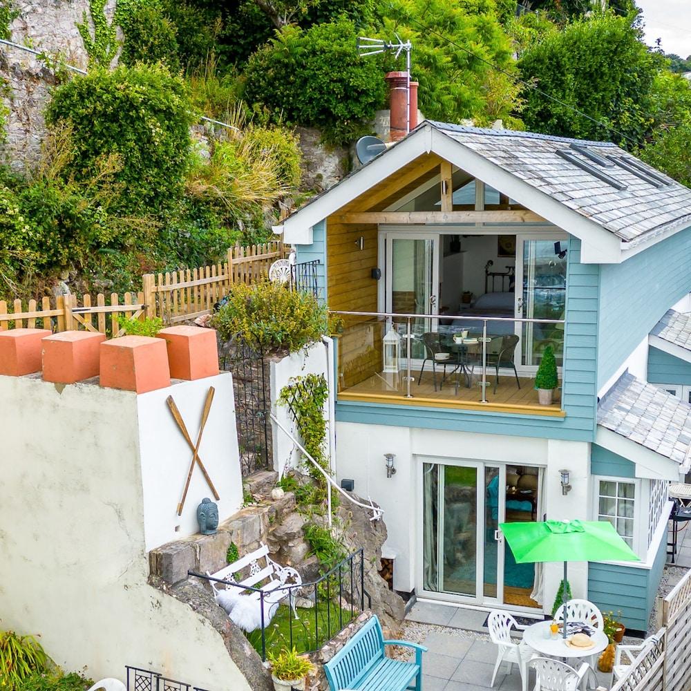 The Boathouse Panoramic Sea View Retreat near Town Marina & Beach with Parking — 4-Star Luxury Hotel in Torquay, United Kingdom