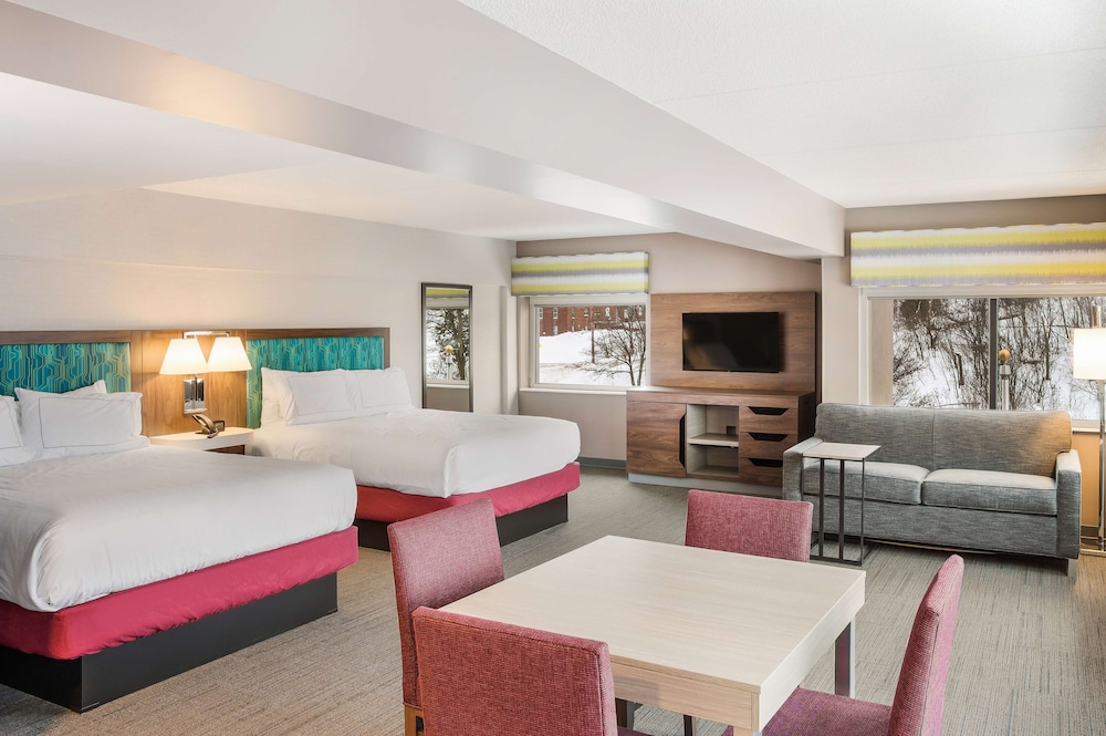 Hampton Inn & Suites Houghton - photo 13