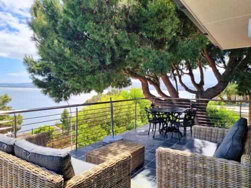 '79 Protea' Charming self catering Home sleeps 6 with Sea Views — 4-Star Luxury Hotel in Cape Town, South Africa