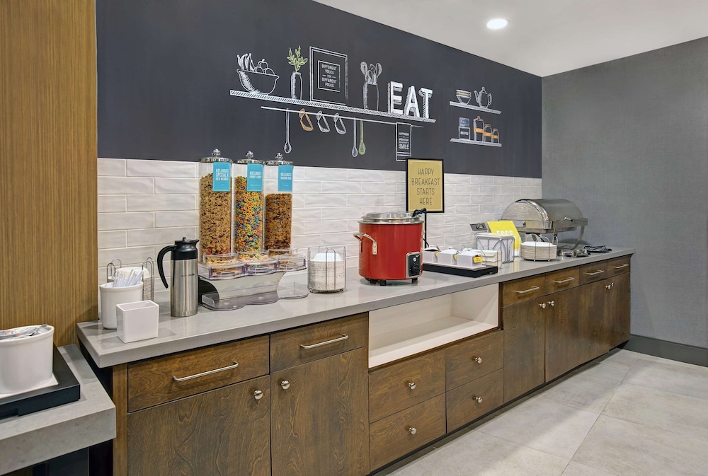 Hampton Inn Westfield - photo 31