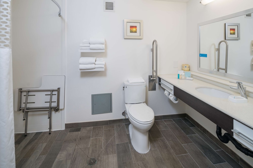 Hampton Inn Livermore - photo 17