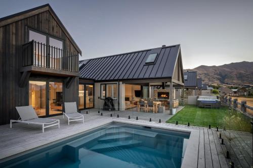 Marjon Peak Retreat Wanaka in Wanaka, New Zealand