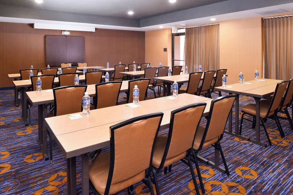 Country Inn & Suites by Radisson Brown Deer Milwaukee North - photo 37