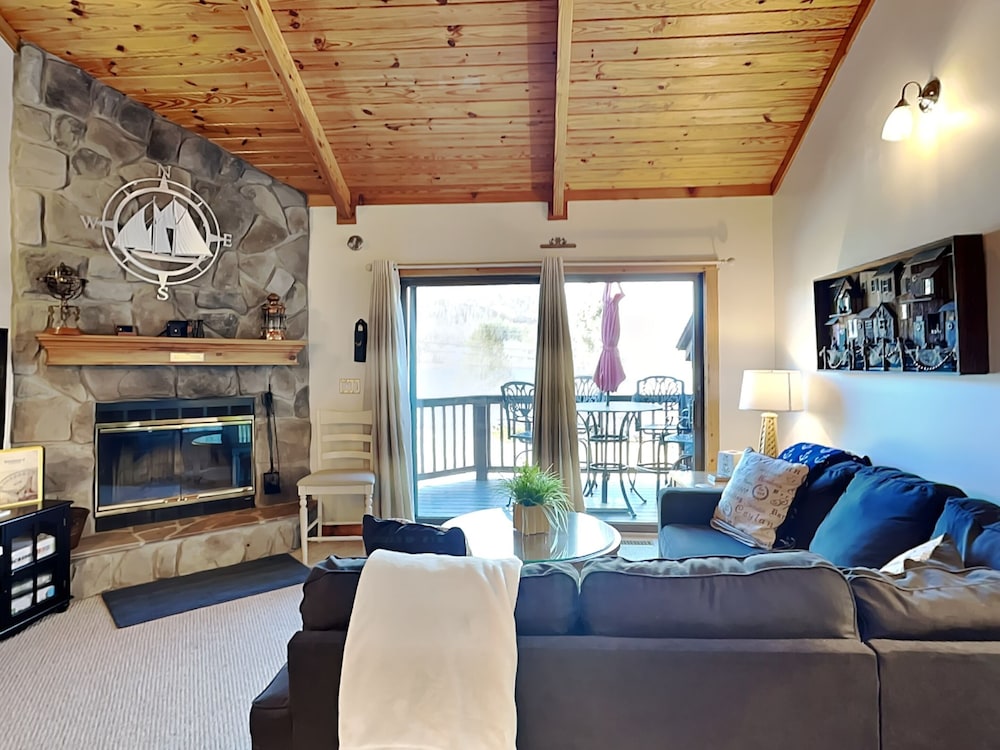 Sunplace 02 — 4-Star Luxury Hotel in Mchenry, United States