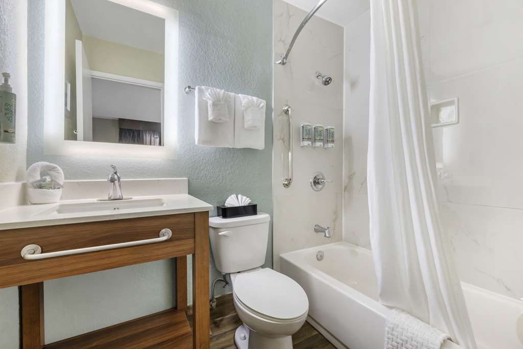 Best Western Carlsbad by the Sea - photo 24
