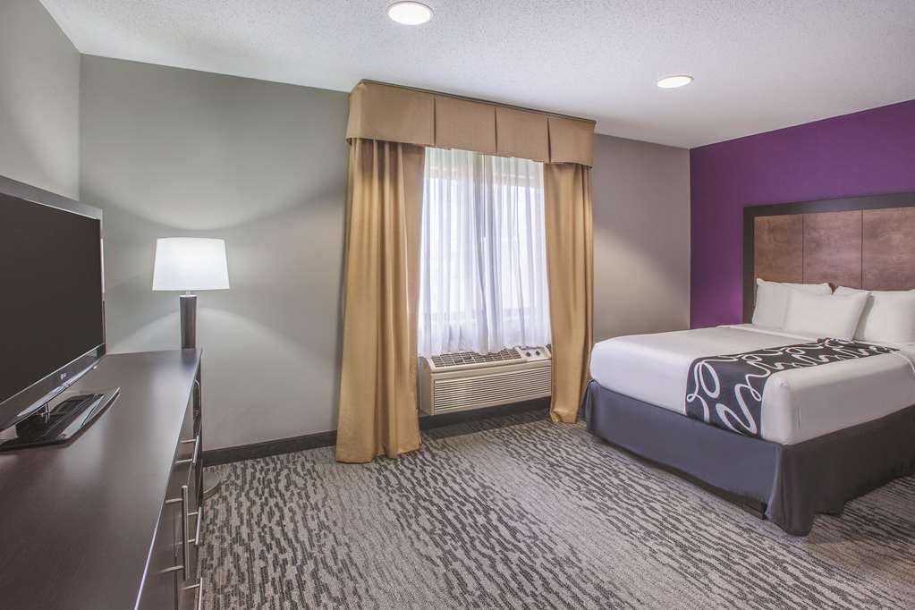 La Quinta Inn & Suites by Wyndham Erie - photo 27
