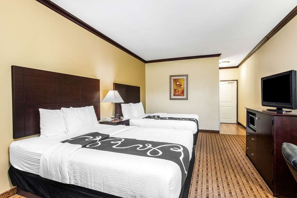 La Quinta Inn & Suites by Wyndham Ennis - photo 13