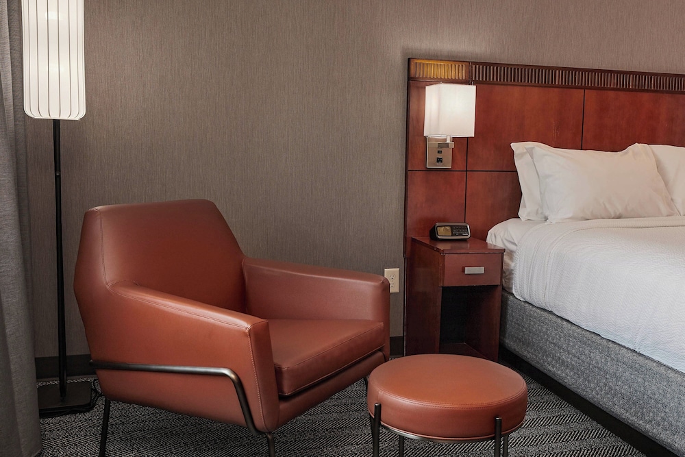 Courtyard by Marriott Medford Airport - photo 10