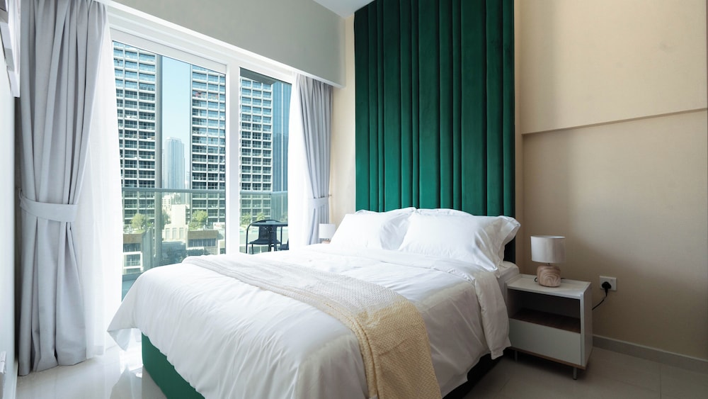 Keyrock Living Lakeview Luxury Retreat — 4-Star Luxury Hotel in Dubai, United Arab Emirates