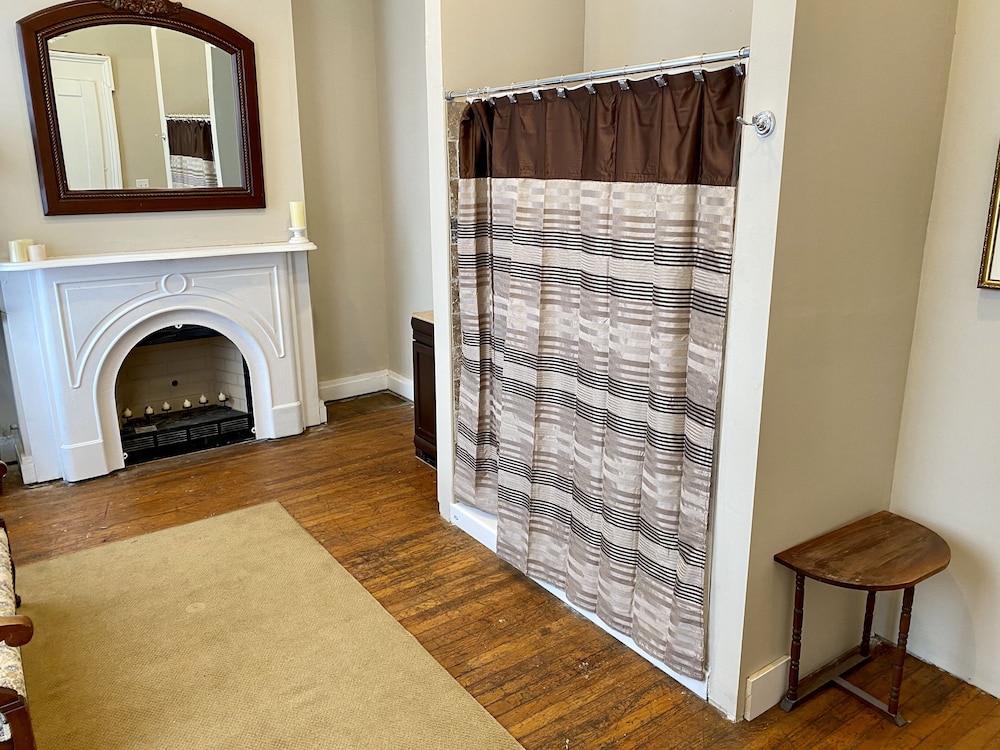 Historic McDonald Airbnb - photo 12