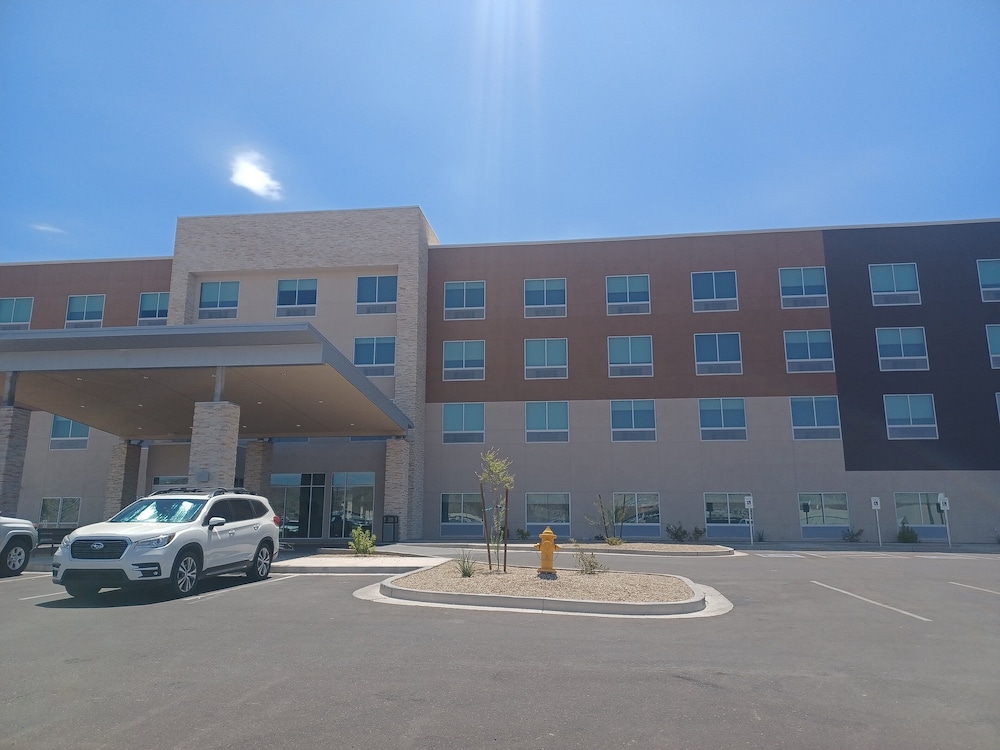Holiday Inn Express & Suites Bullhead City by IHG - photo 56