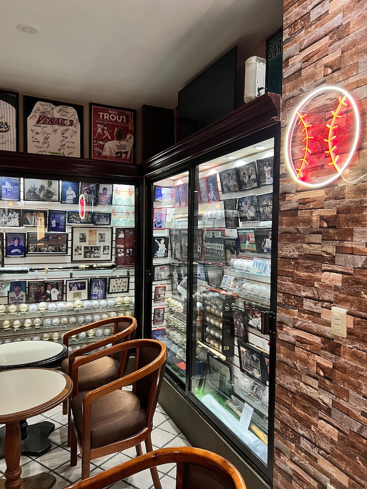 Sports bar