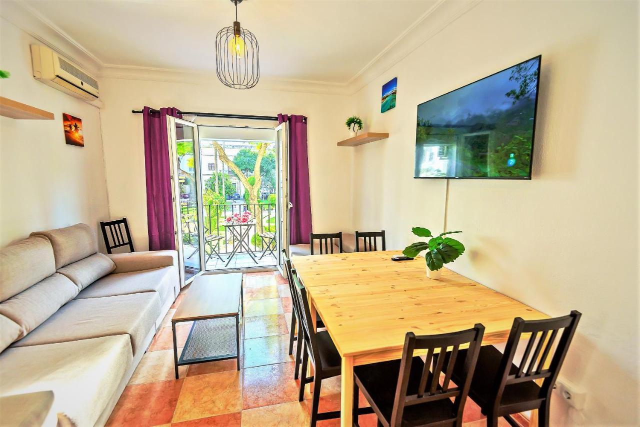 Plaza Polvorista 4 Bedroom Apartment W Balcony — 4-Star Luxury Hotel in El Puerto De Santa Maria, Spain