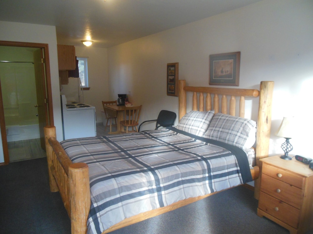 Clark Fork Lodge - photo 7