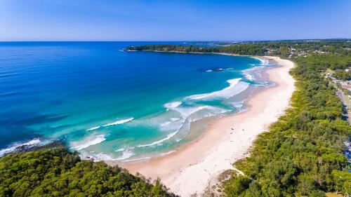 Family Coastal Escape Narrawallee Nsw 17564075 — Narrawallee