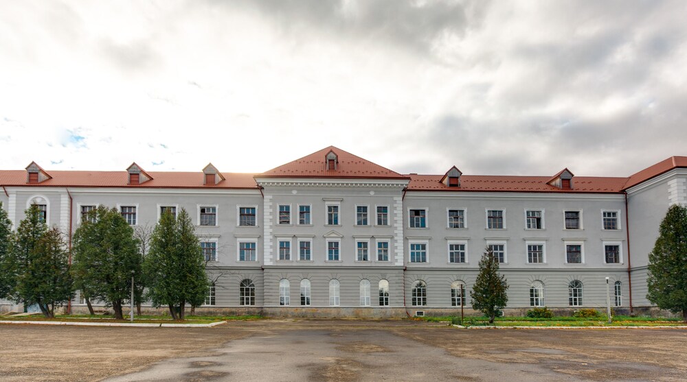 Deluxe Hotel - last minute hotel in Khyriv