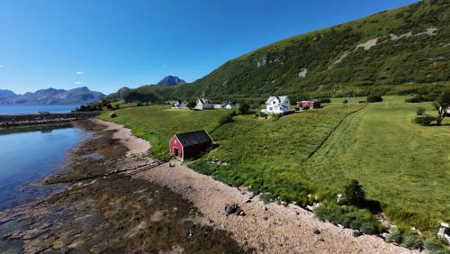 Feriehus ved sjøen Lofoten in Leknes, Norway