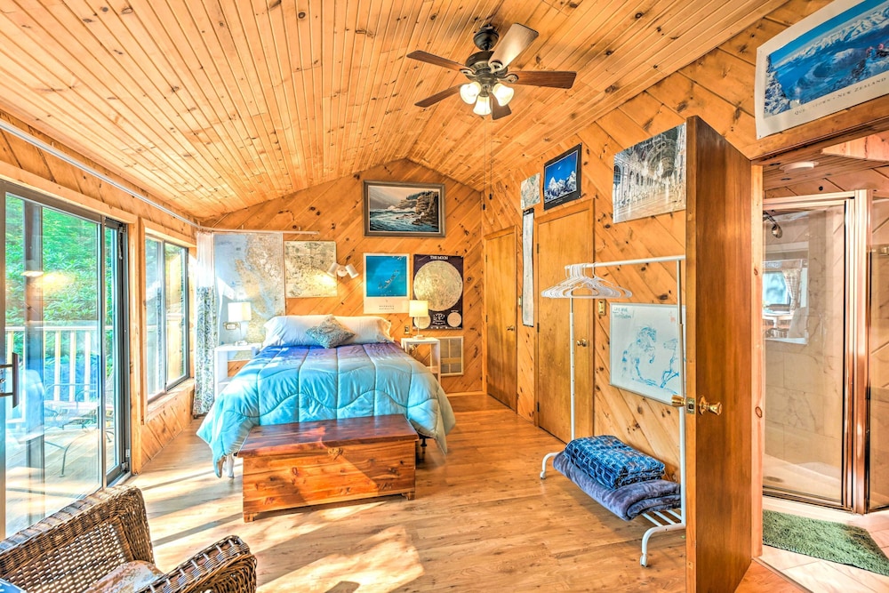 Dreamy Bucksport Hideaway on Freshwater Pond — hotel in Bucksport