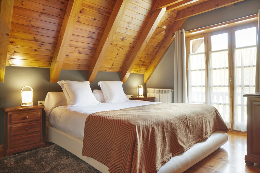 El Jardi Secret by FeelFree Rentals — 4-Star Luxury Hotel in Vielha, Spain