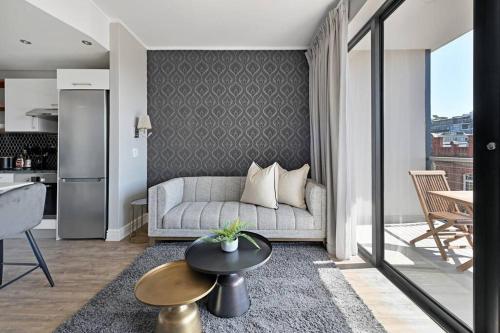 Bella Stylish 1 Bed Apt in trendy De Waterkant with Balcony