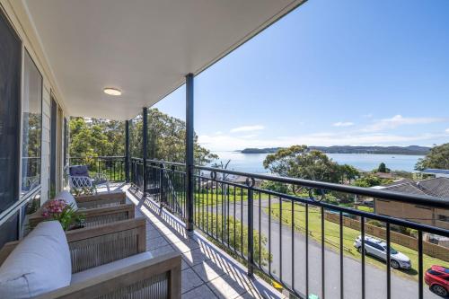 Wanda Up 80 Randall Dr spectacular views aircon and Wi Fi — Salamander Bay — photo 2