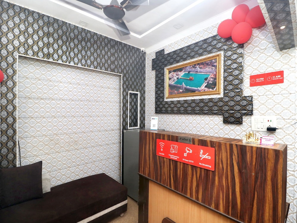 OYO 17306 Hotel Apple Wood