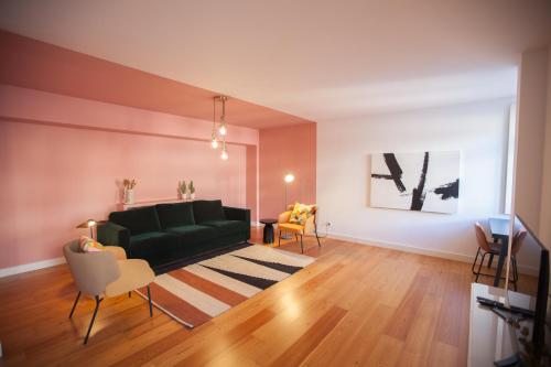 FLH Liberdade Spacious Apartment with Parking — 4-Star Luxury Hotel in Lisbon, Portugal
