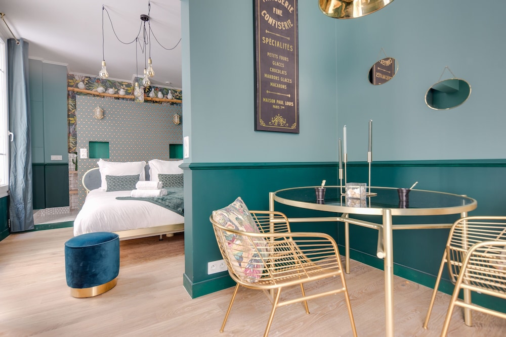 The Charming Trocadero Eiffel Tower - last minute hotel in Paris