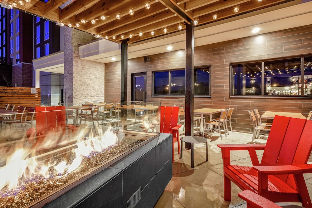 Embassy Suites by Hilton Jonesboro Red Wolf Convention Center - photo 42