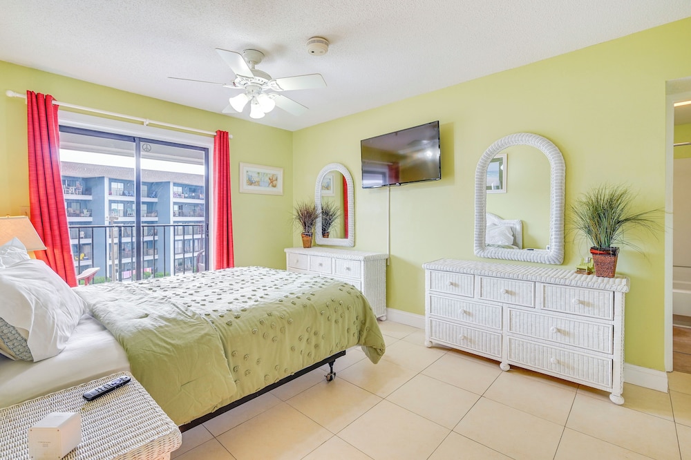 Pool & Ocean View: Myrtle Beach Resort Condo - photo 13