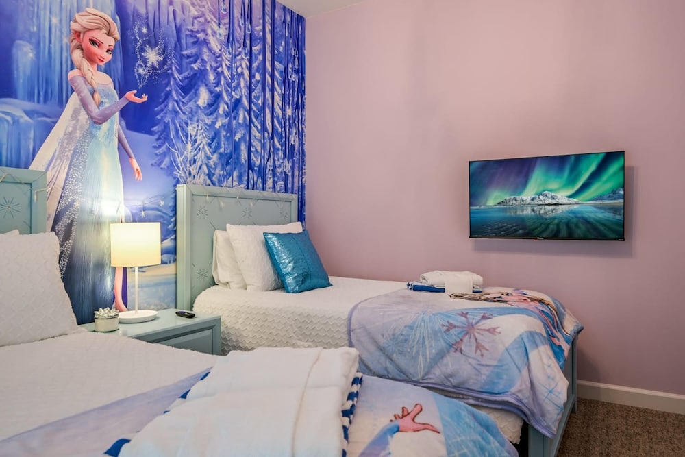 Opulent Retreat Themed Bedrooms and Pool Paradise - photo 19