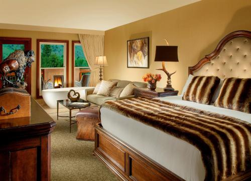 Rustic Inn Creekside - photo 11