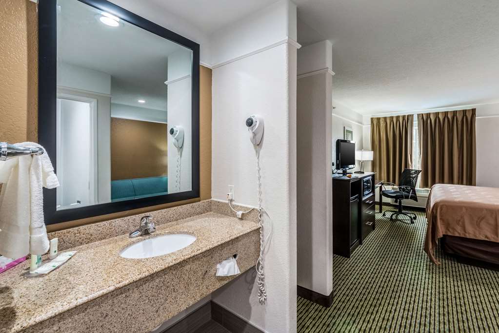 Quality Inn & Suites SeaWorld North - photo 18