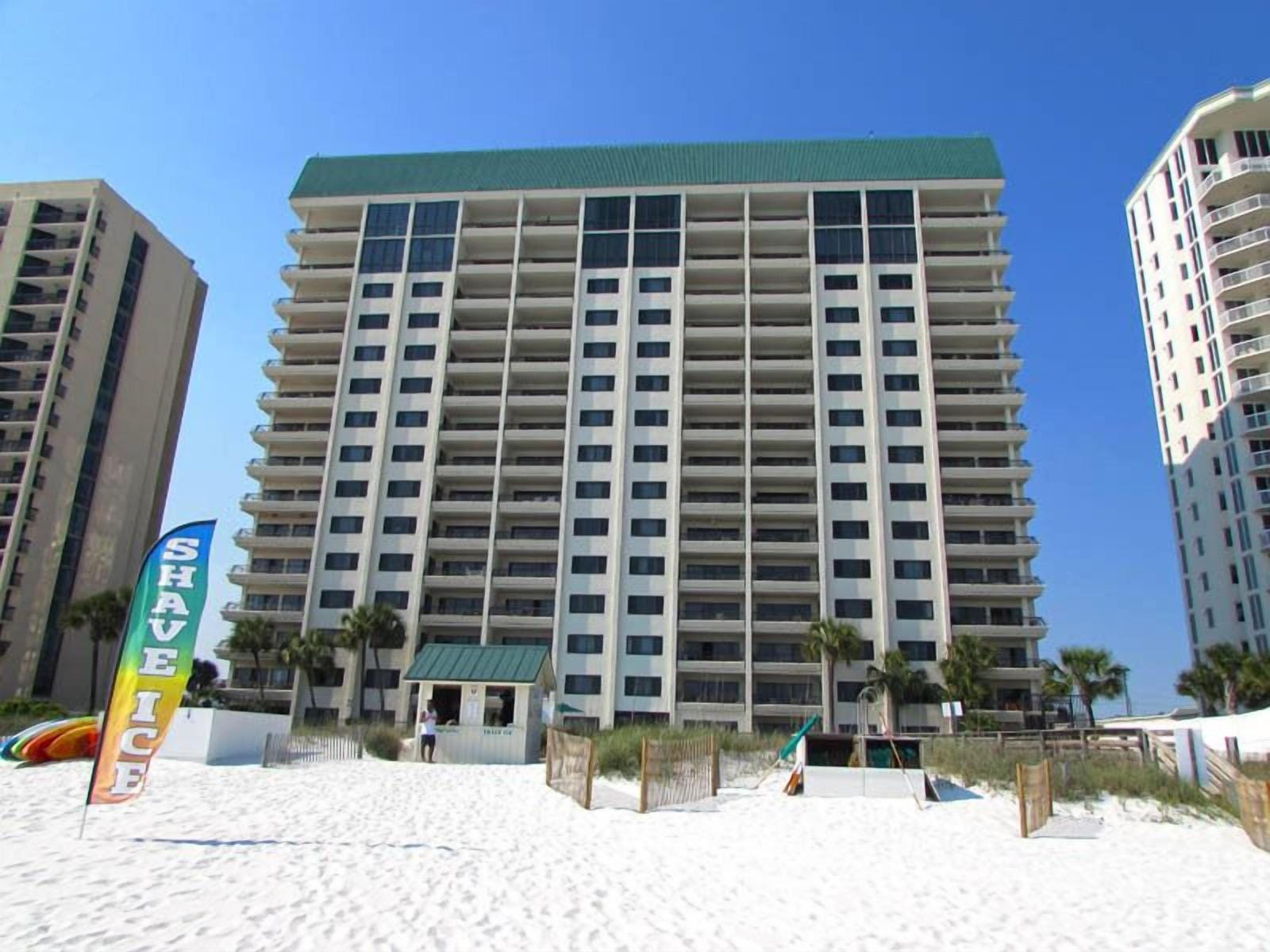 Emerald Towers - carbon neutral hotel in Destin