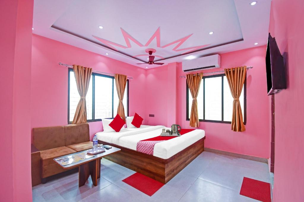 Spot On 93611 Hotel Redwood Plaza in Kolkata, India