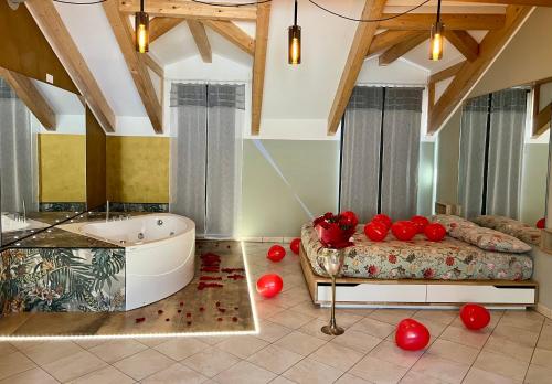 Jacuzzi Turin Center Serendipity Suite — 4-Star Luxury Hotel in Turin, Italy