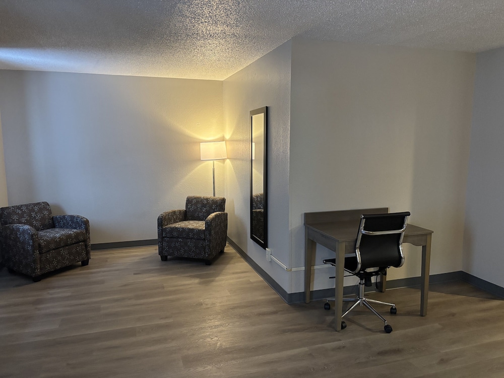 Super 8 by Wyndham Hammond North - photo 19