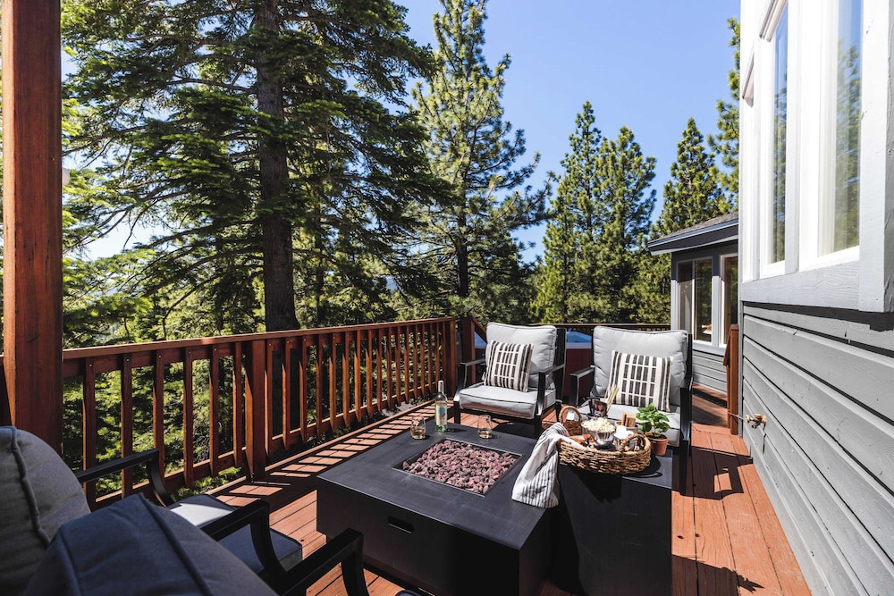 Sparrow by Avantstay Modern Mountain Retreat w Hot Tub Pool Table & Games - photo 3