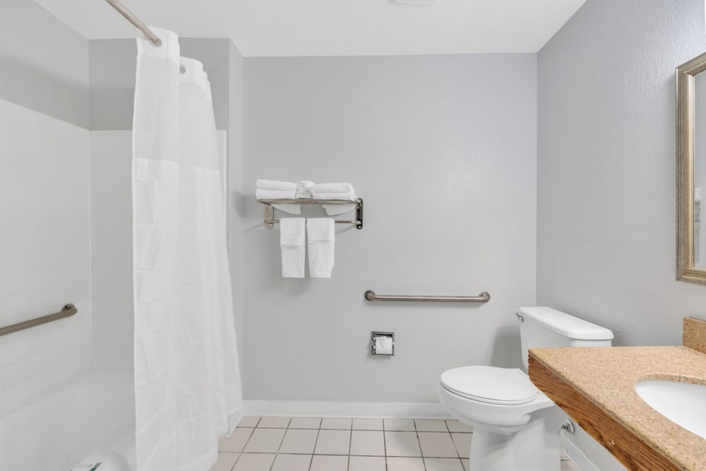 City Center Inn by OYO I 64 Newport News - photo 22
