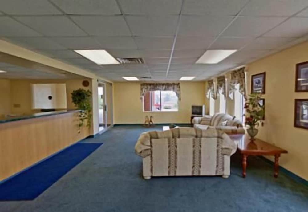 Americas Inn - photo 5